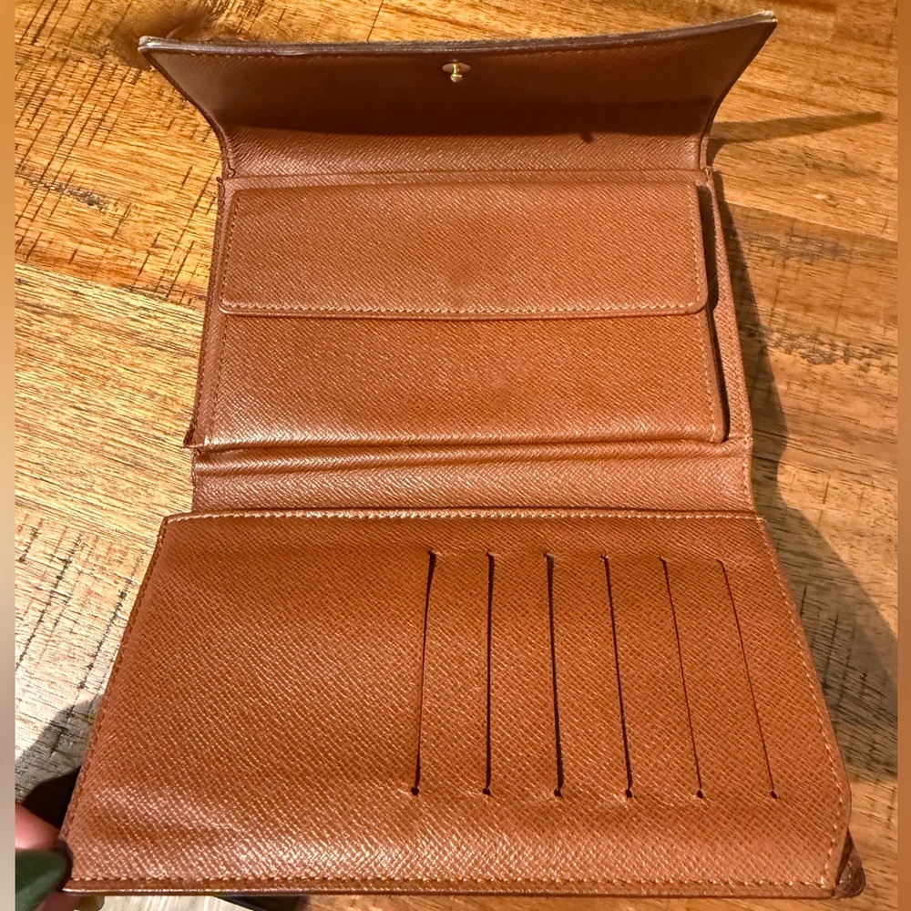EUC Authentic Louis Vuitton Brown and Gold Monogram Wallet - Picture 5 of 17